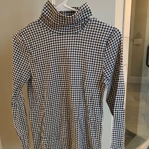 Houndstooth turtleneck
